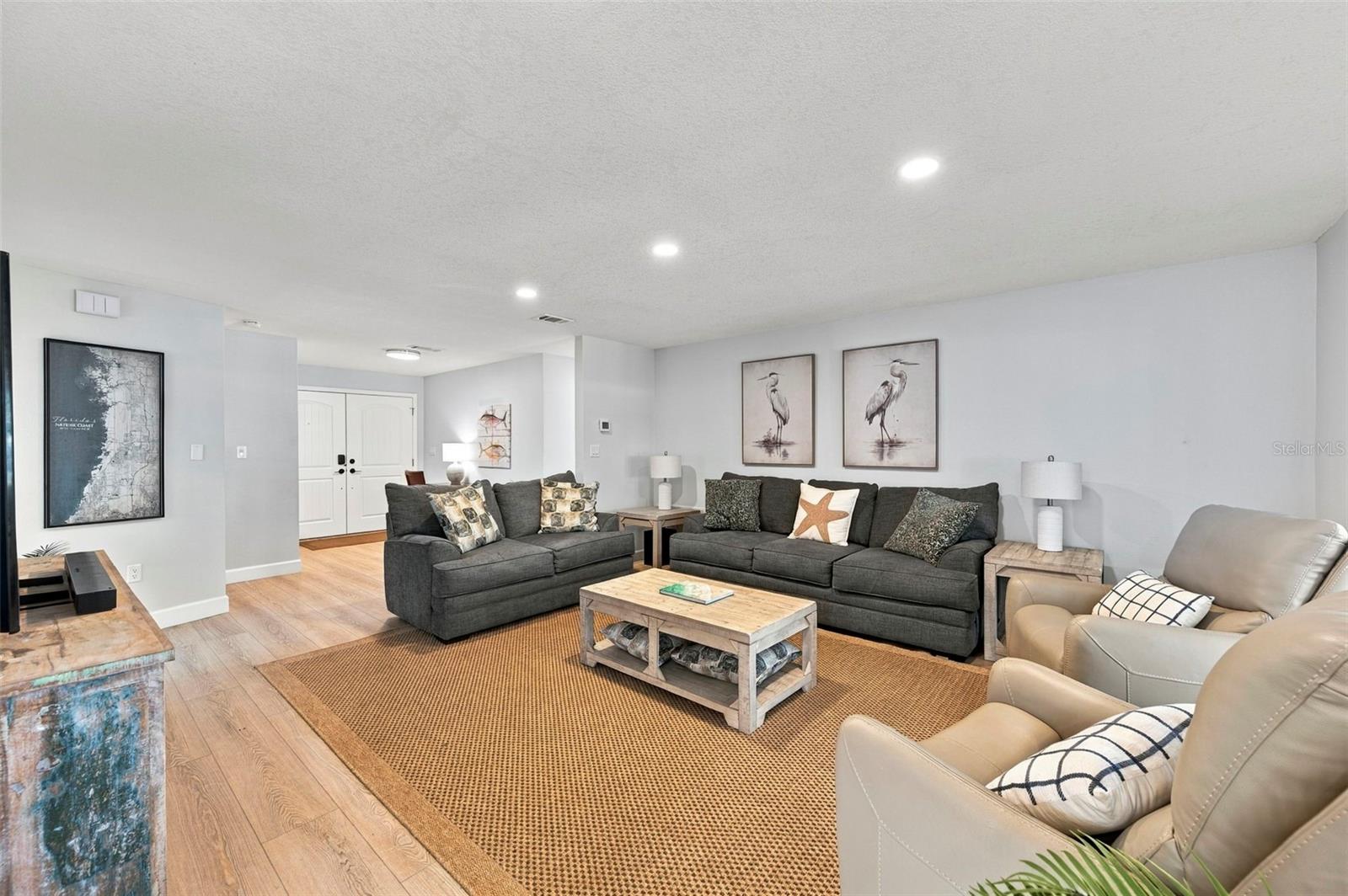 6027 BEVERLY DR — photo 8