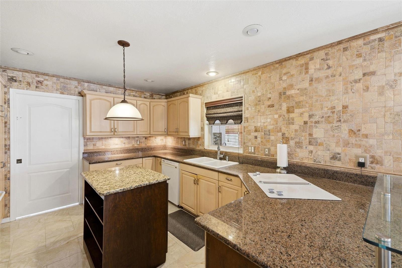 2429 WHIPPOORWILL CIR — photo 19