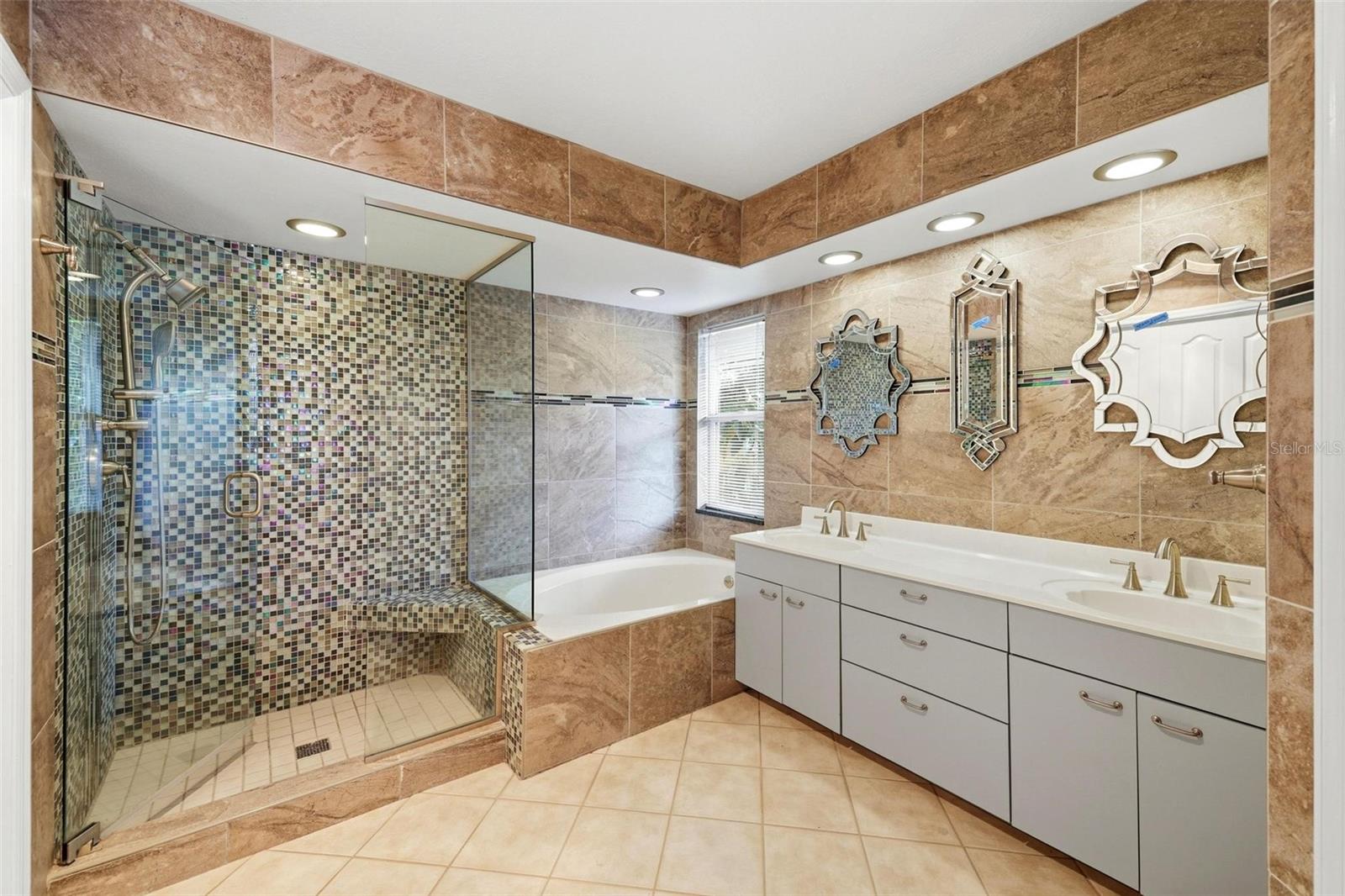 2429 WHIPPOORWILL CIR — photo 37
