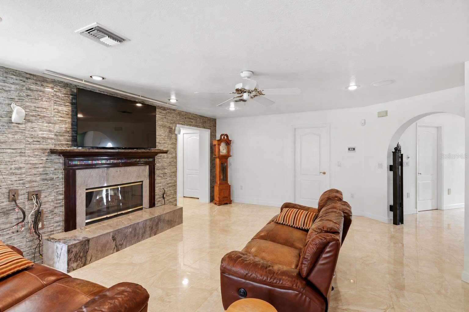 2429 WHIPPOORWILL CIR — photo 15