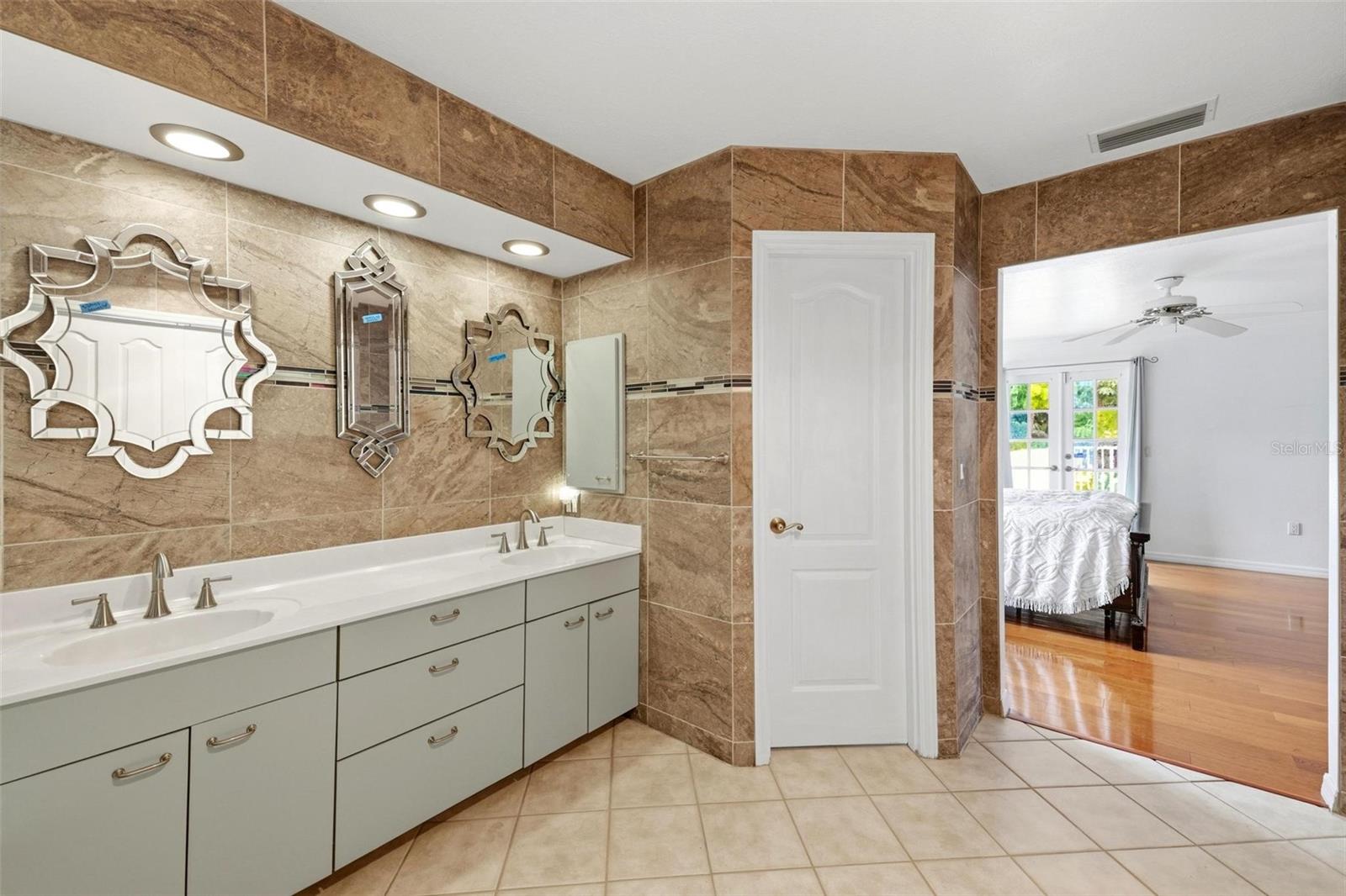 2429 WHIPPOORWILL CIR — photo 38