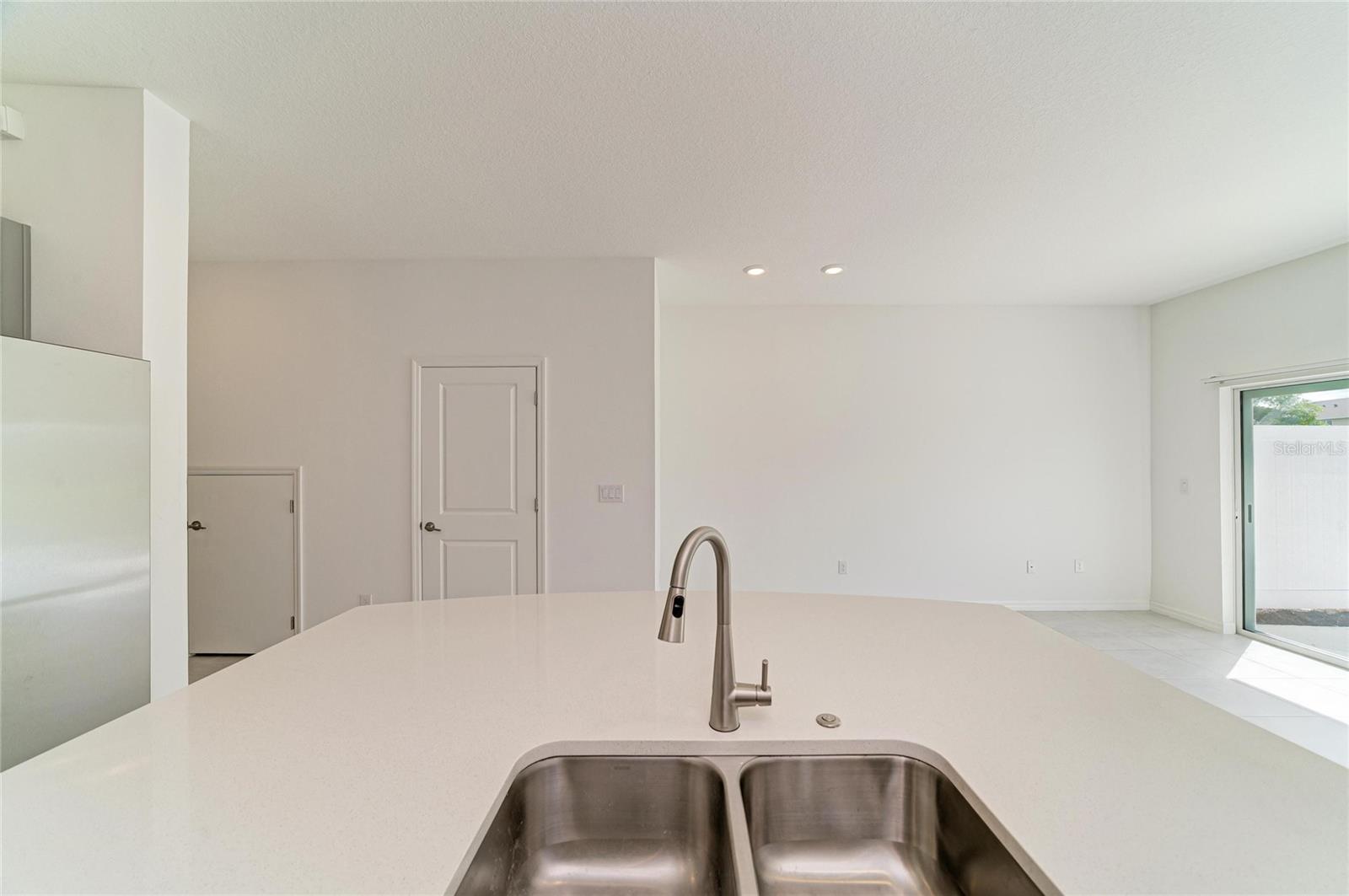 5695 ARCHIPELAGO ST — photo 19
