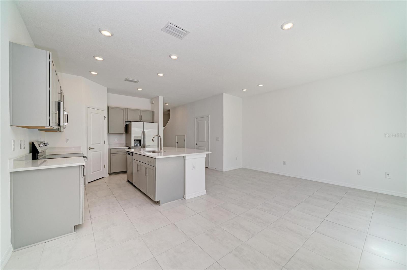 5695 ARCHIPELAGO ST — photo 27