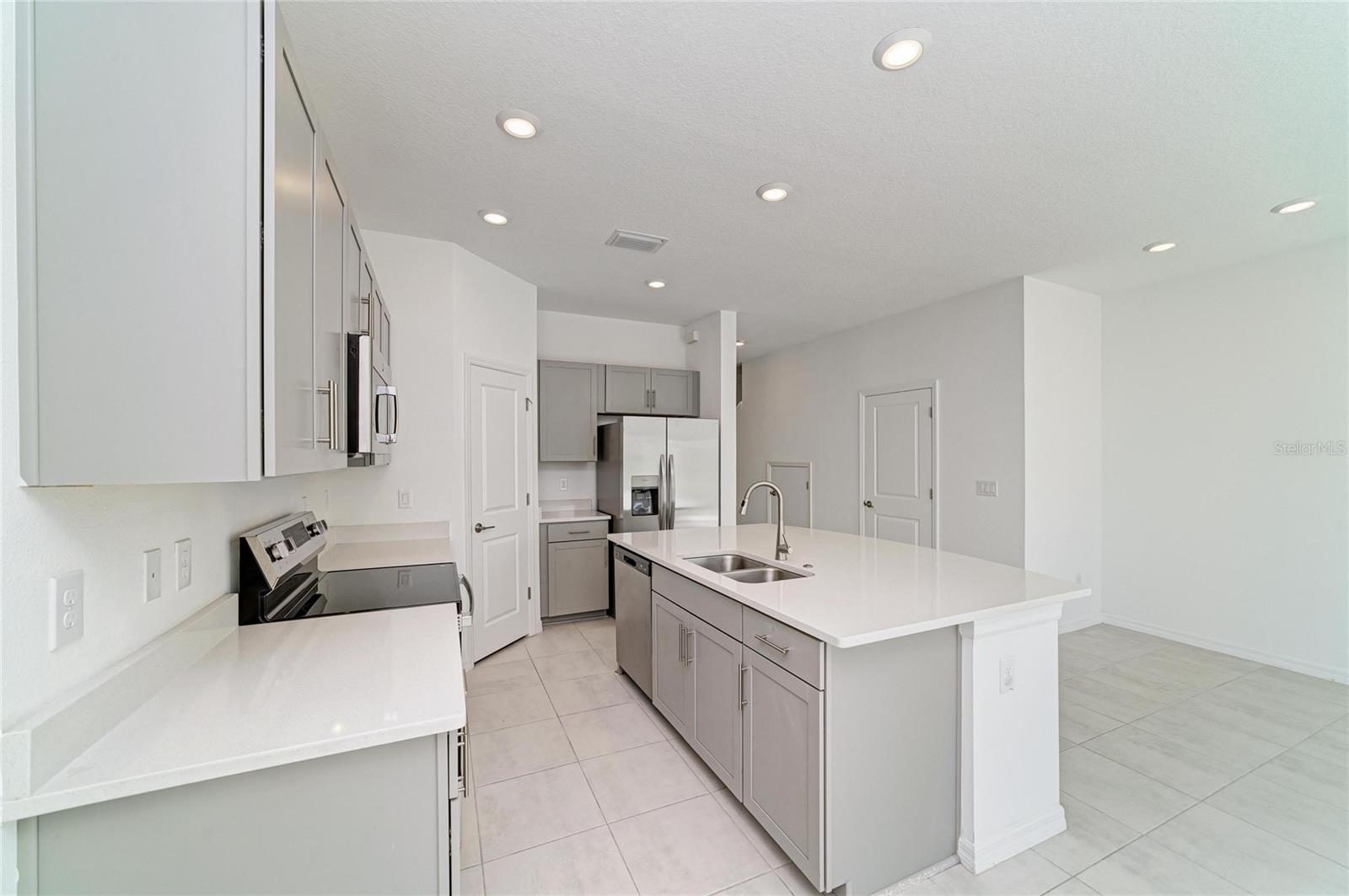 5695 ARCHIPELAGO ST — photo 17