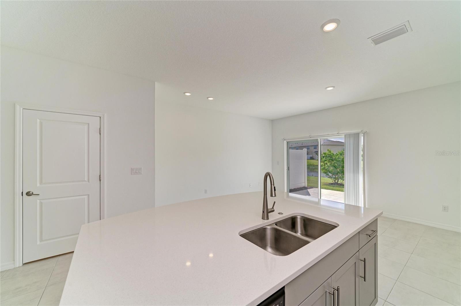 5695 ARCHIPELAGO ST — photo 20