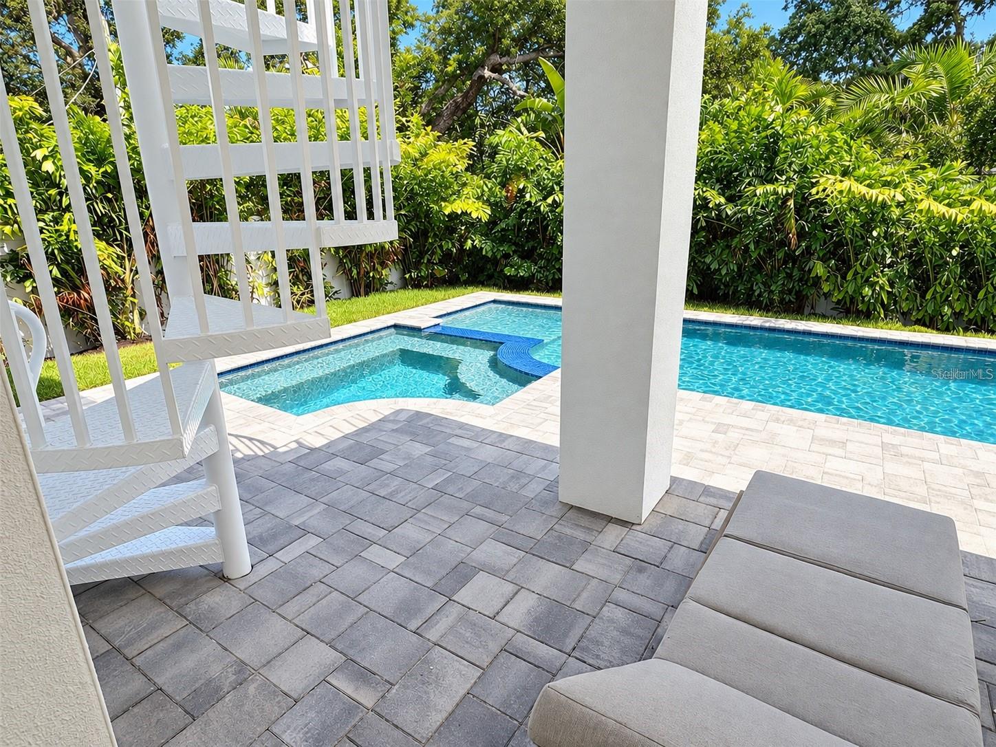 1647 SIESTA DR — photo 14