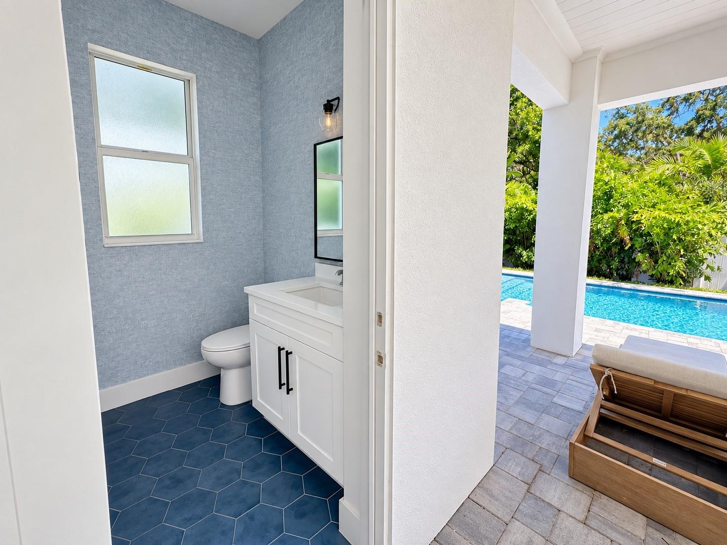 1647 SIESTA DR — photo 15