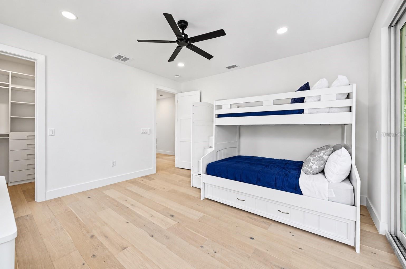 1647 SIESTA DR — photo 40