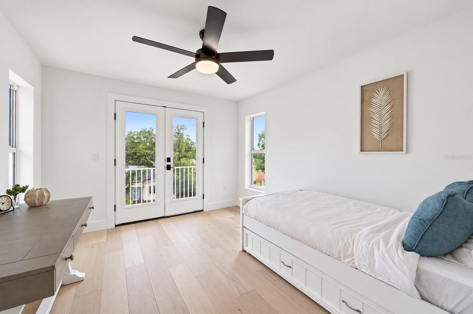1647 SIESTA DR — photo 32