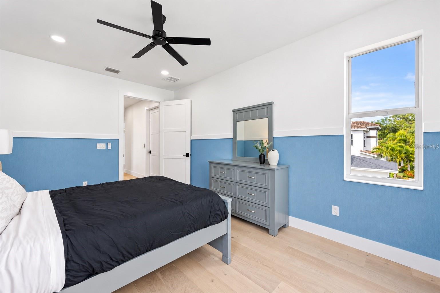 1647 SIESTA DR — photo 39