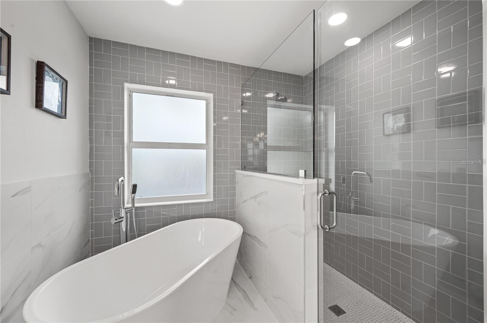 1647 SIESTA DR — photo 30