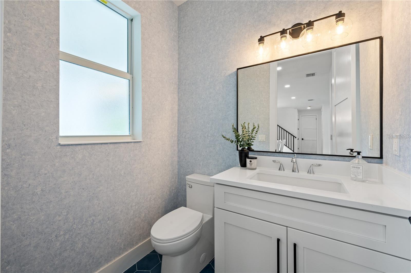 1647 SIESTA DR — photo 16