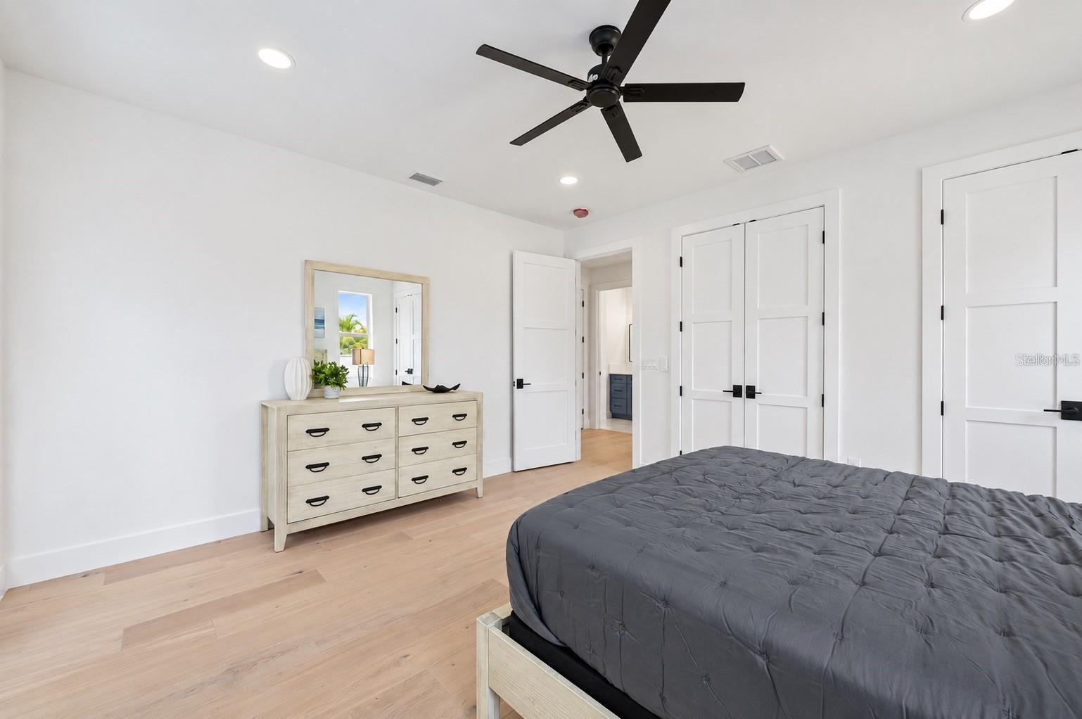1647 SIESTA DR — photo 35