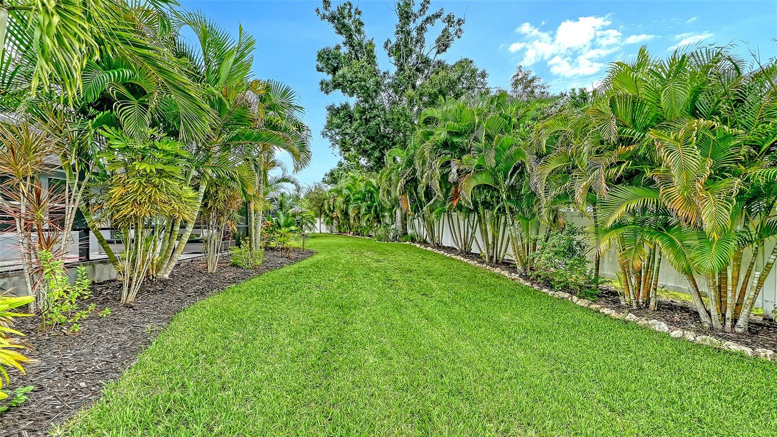 2531 FIREFLAG LN — photo 32