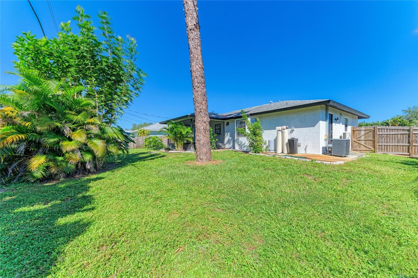 464 BEVERLY RD — photo 47