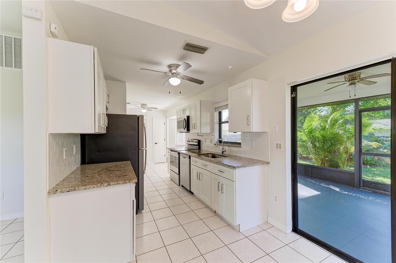 464 BEVERLY RD — photo 15