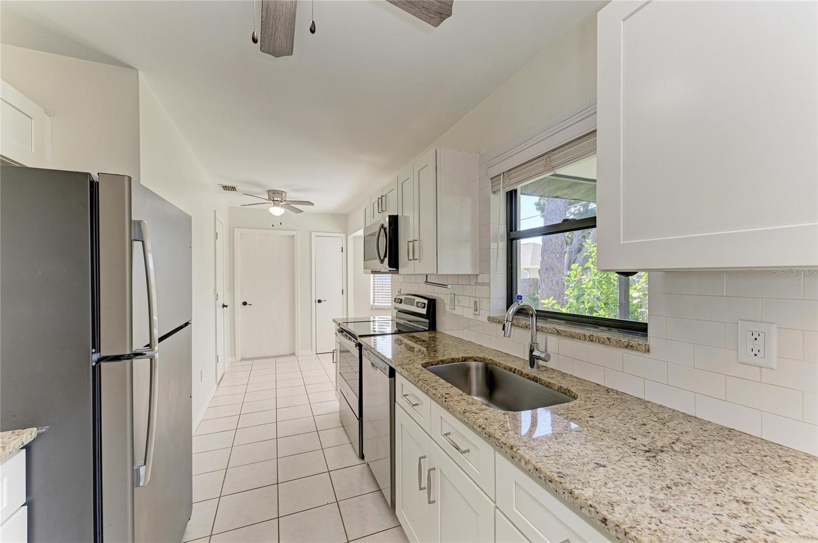 464 BEVERLY RD — photo 16