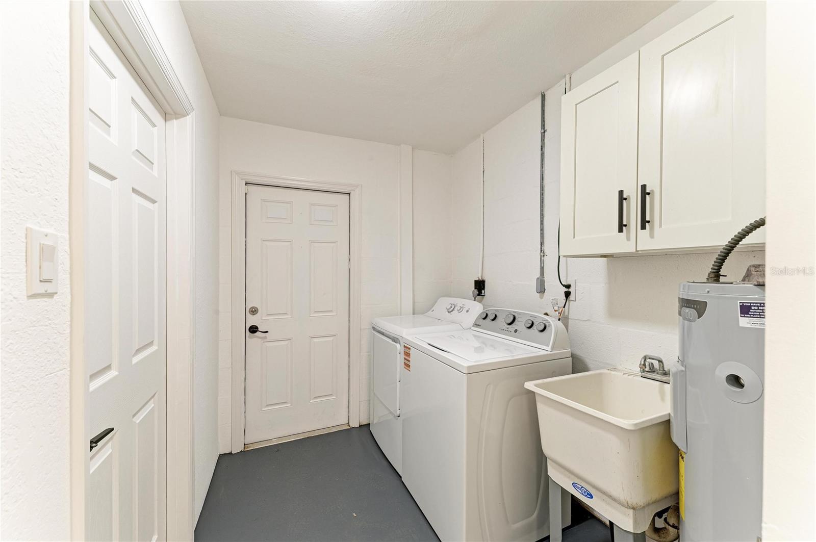 464 BEVERLY RD — photo 34