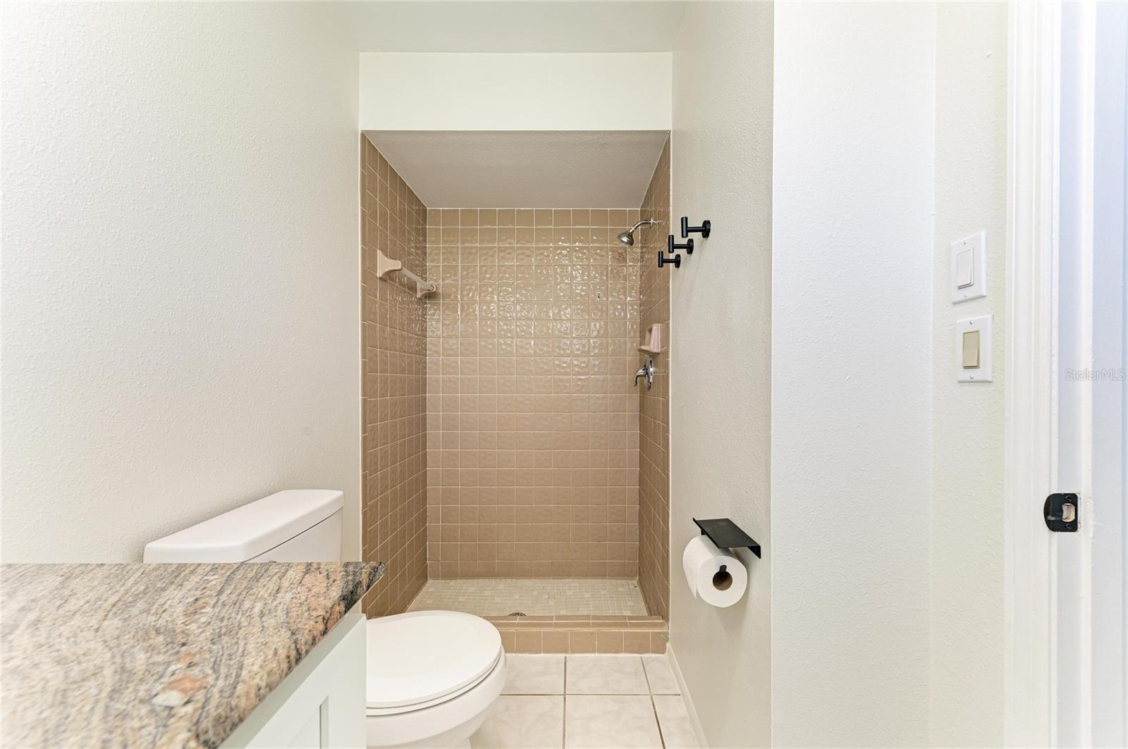 464 BEVERLY RD — photo 25