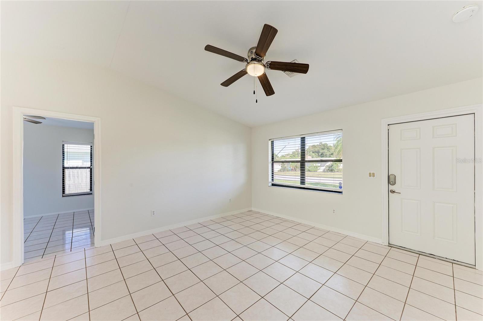 464 BEVERLY RD — photo 8