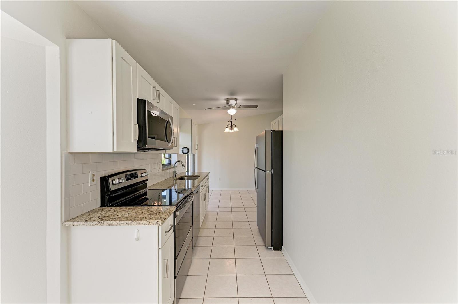 464 BEVERLY RD — photo 17