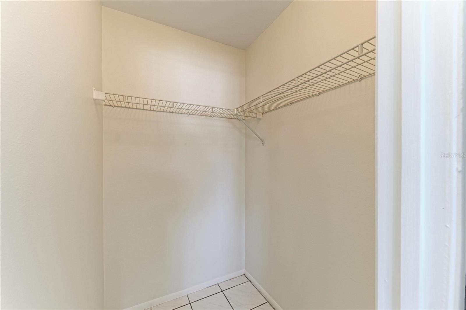 464 BEVERLY RD — photo 33