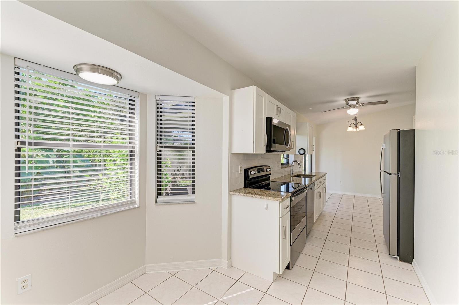 464 BEVERLY RD — photo 18