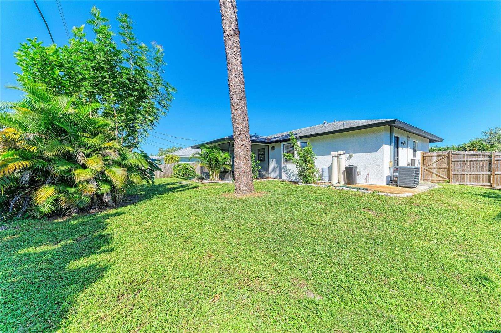 464 BEVERLY RD — photo 43