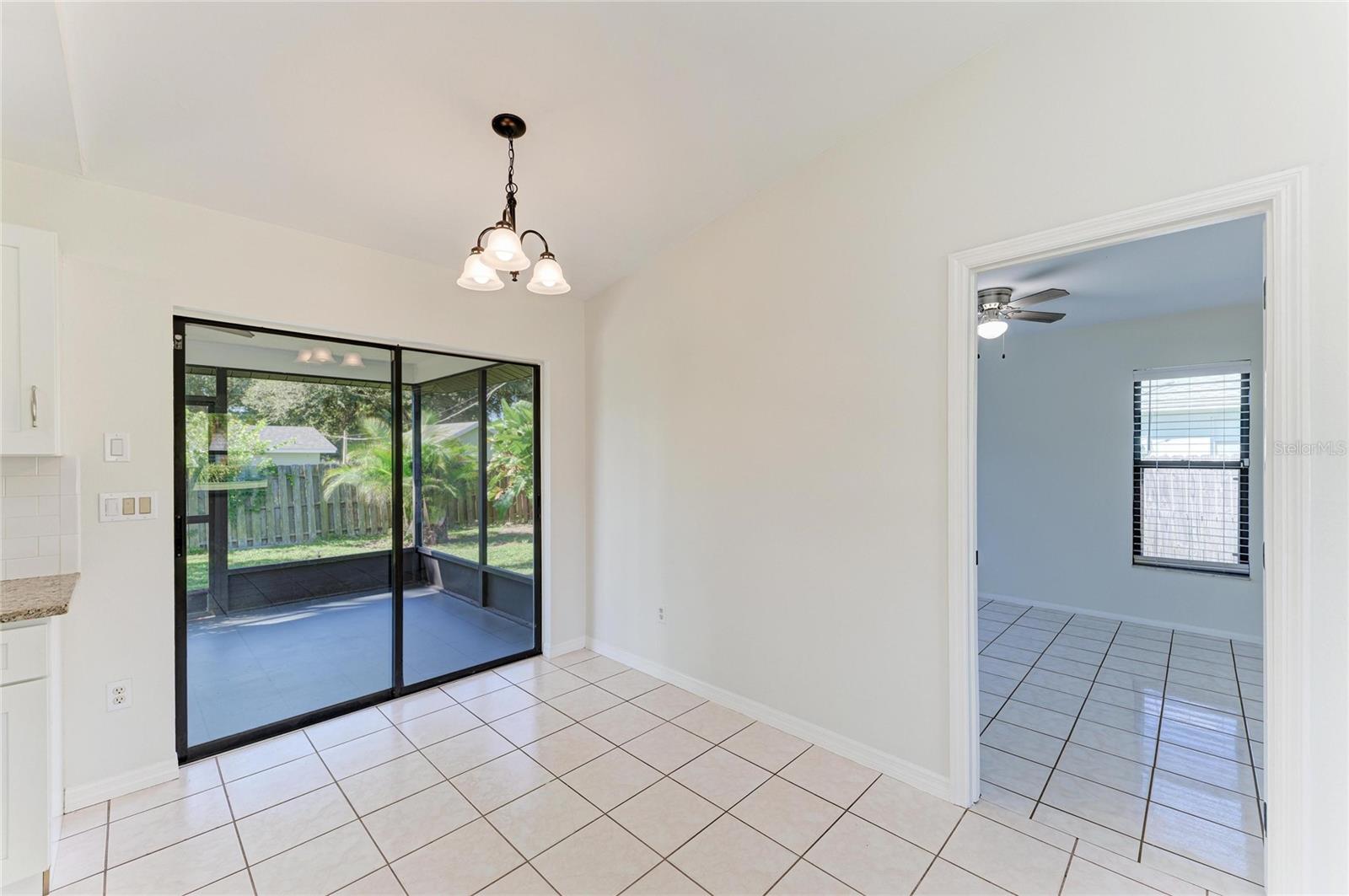 464 BEVERLY RD — photo 12