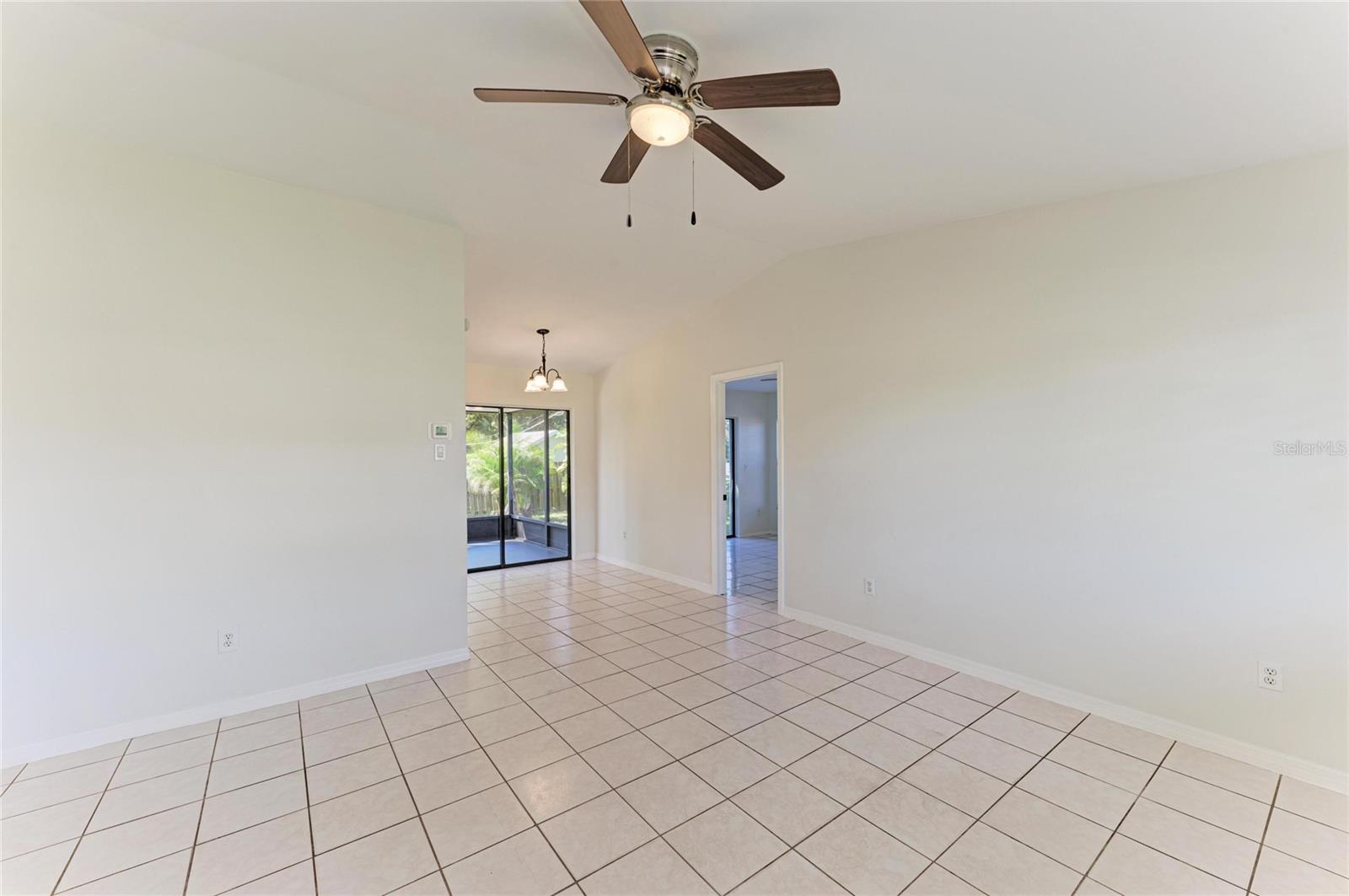 464 BEVERLY RD — photo 7