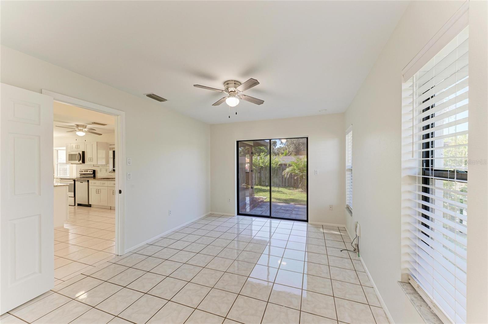 464 BEVERLY RD — photo 23