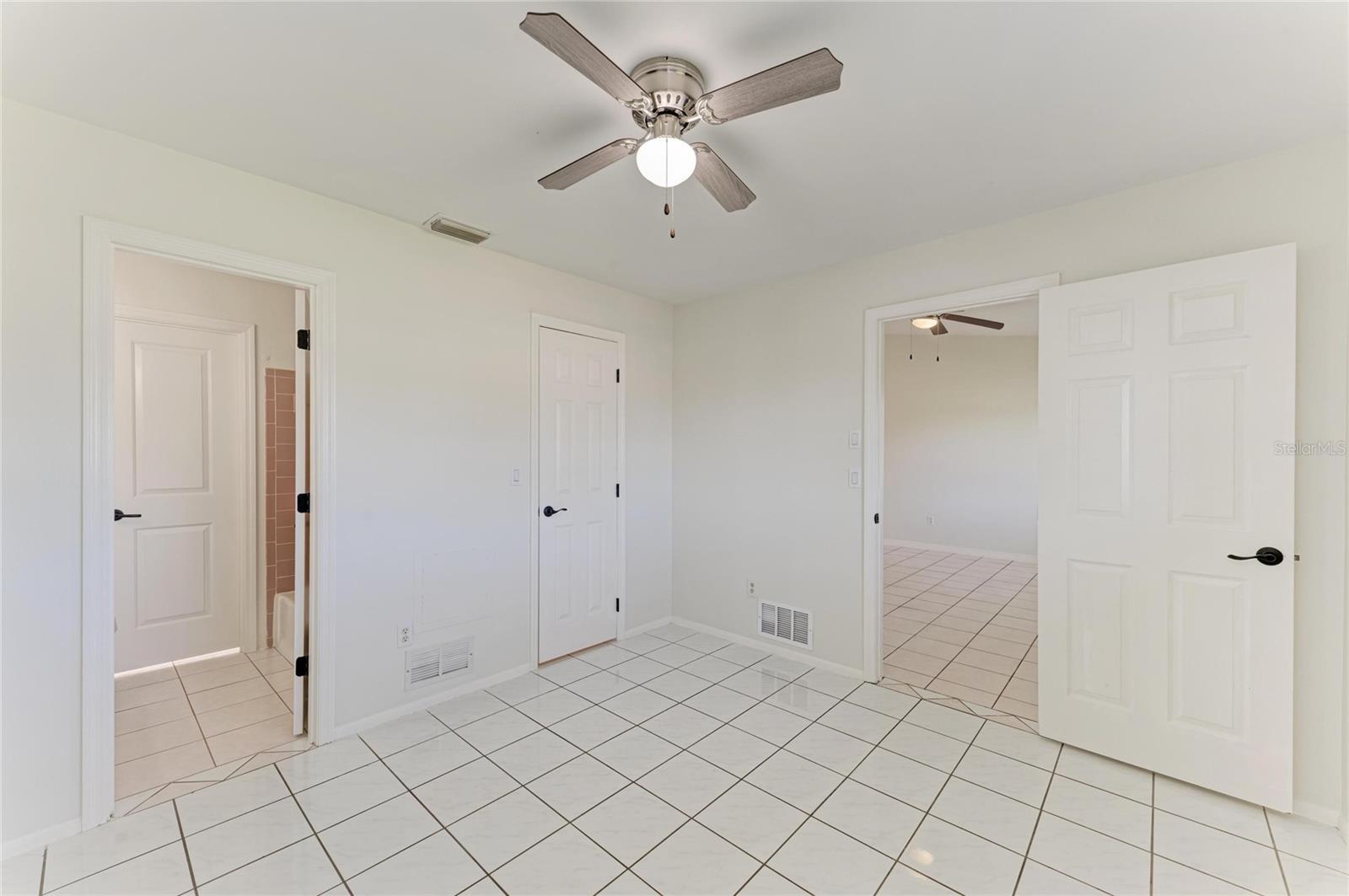 464 BEVERLY RD — photo 29