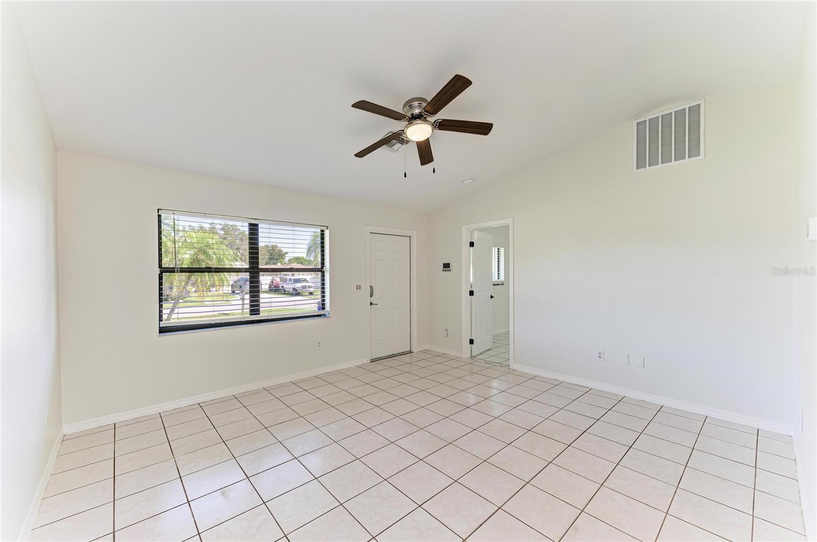 464 BEVERLY RD — photo 9