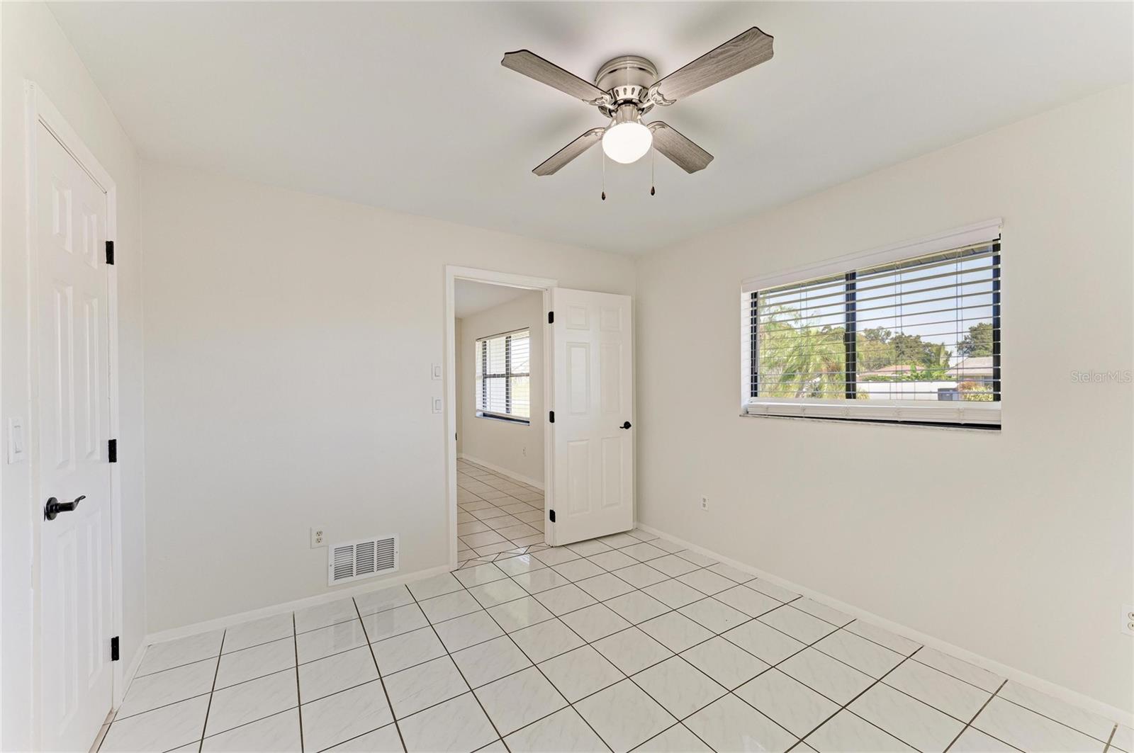 464 BEVERLY RD — photo 30