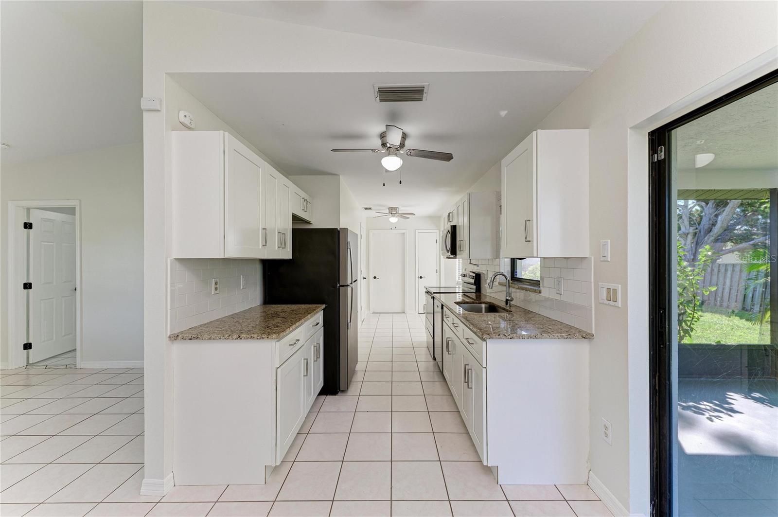 464 BEVERLY RD — photo 14