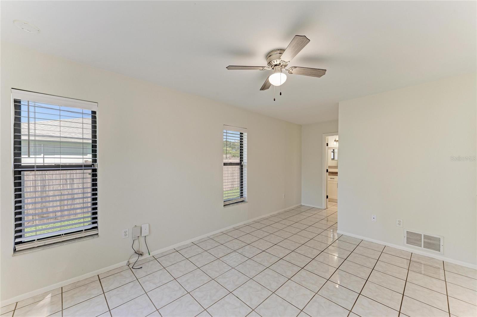 464 BEVERLY RD — photo 21