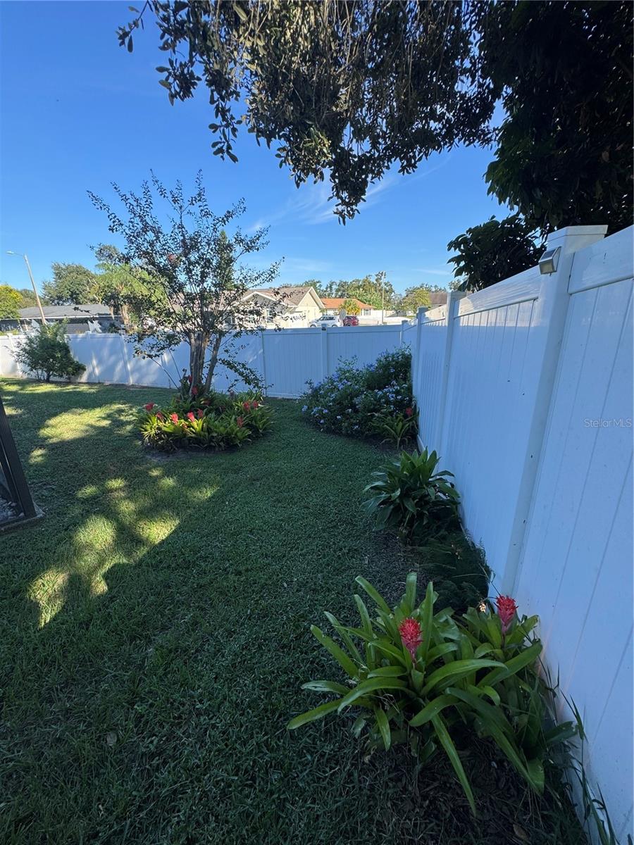 1818 ORANGE HILL DR — photo 21