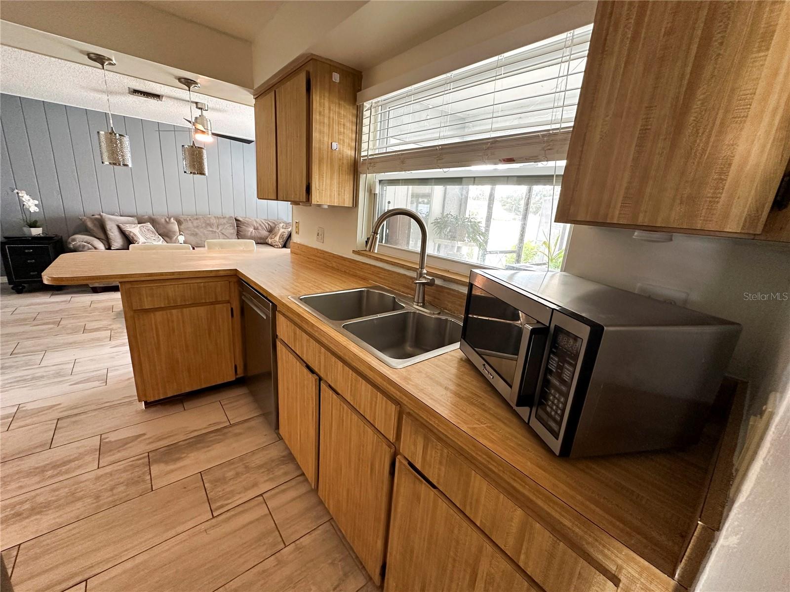 1818 ORANGE HILL DR — photo 10