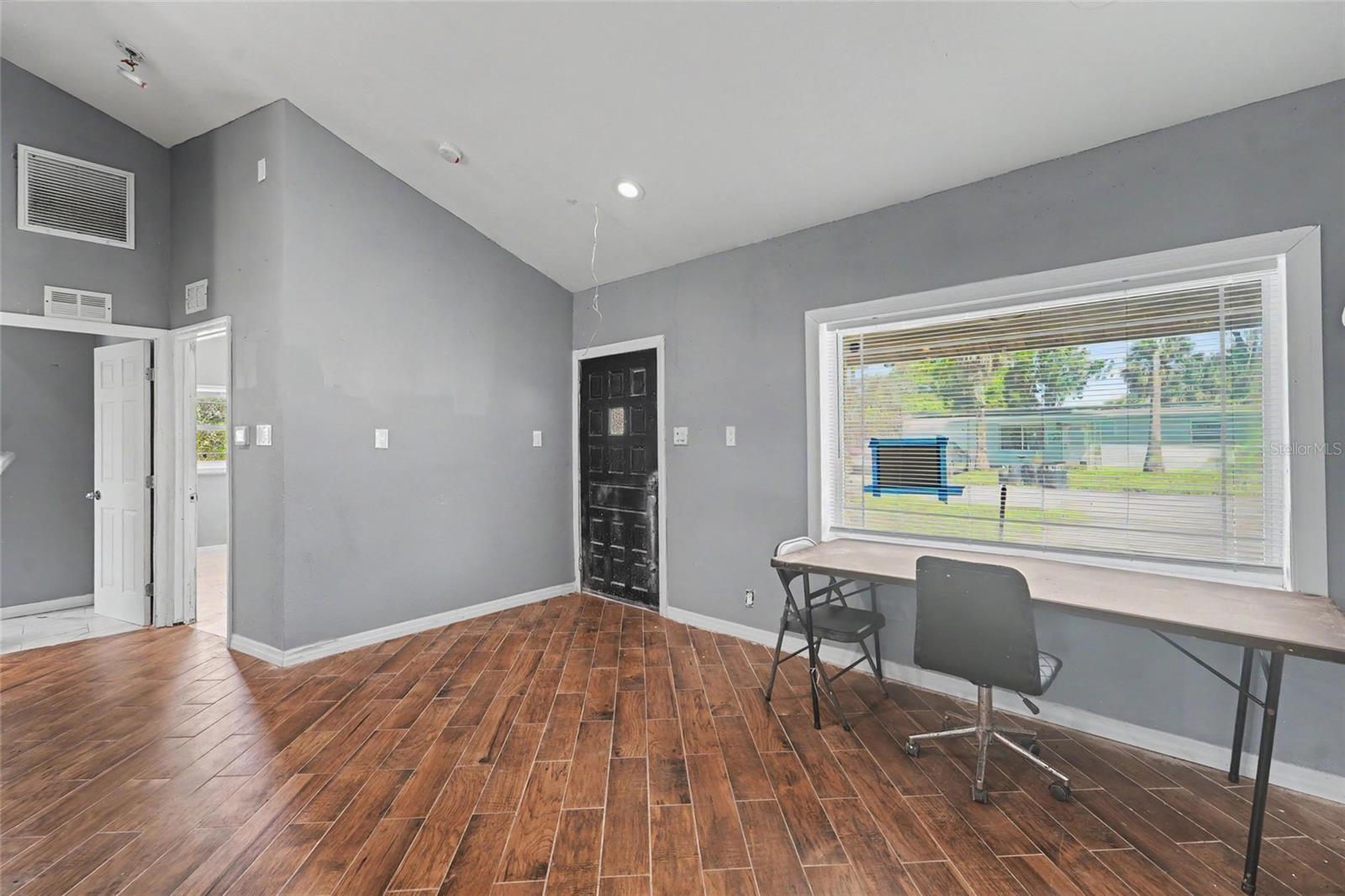 6706 SANDRA DR — photo 8