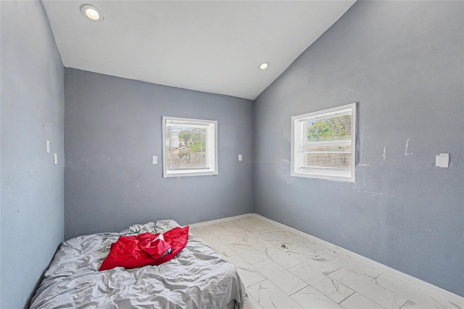 6706 SANDRA DR — photo 10