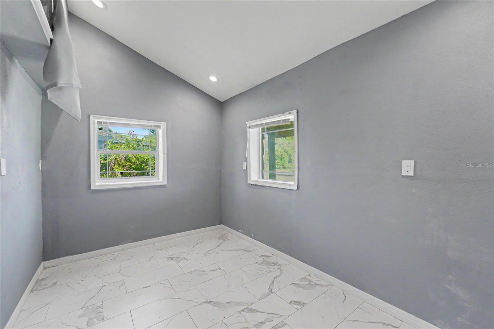 6706 SANDRA DR — photo 11
