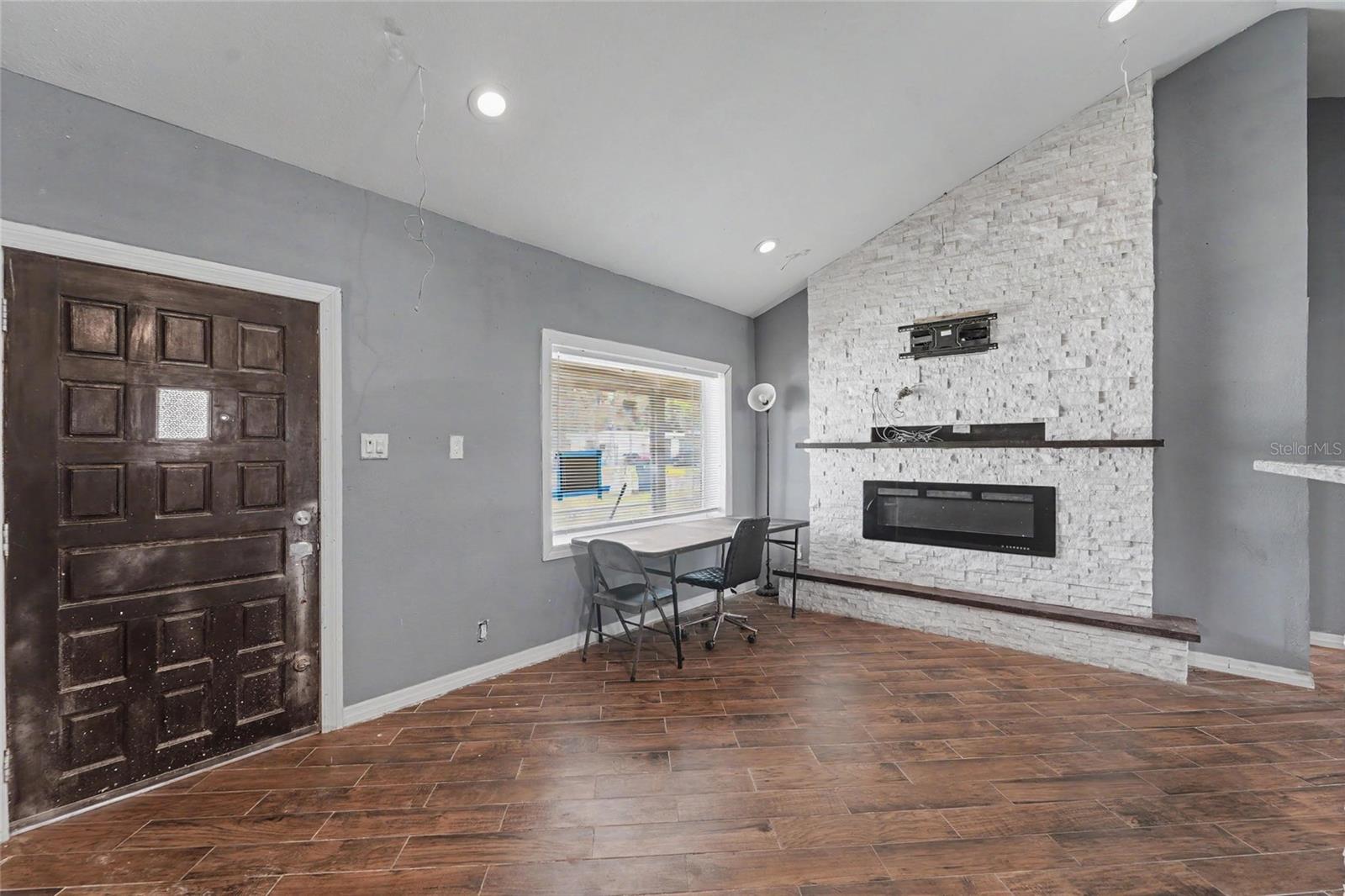 6706 SANDRA DR — photo 4