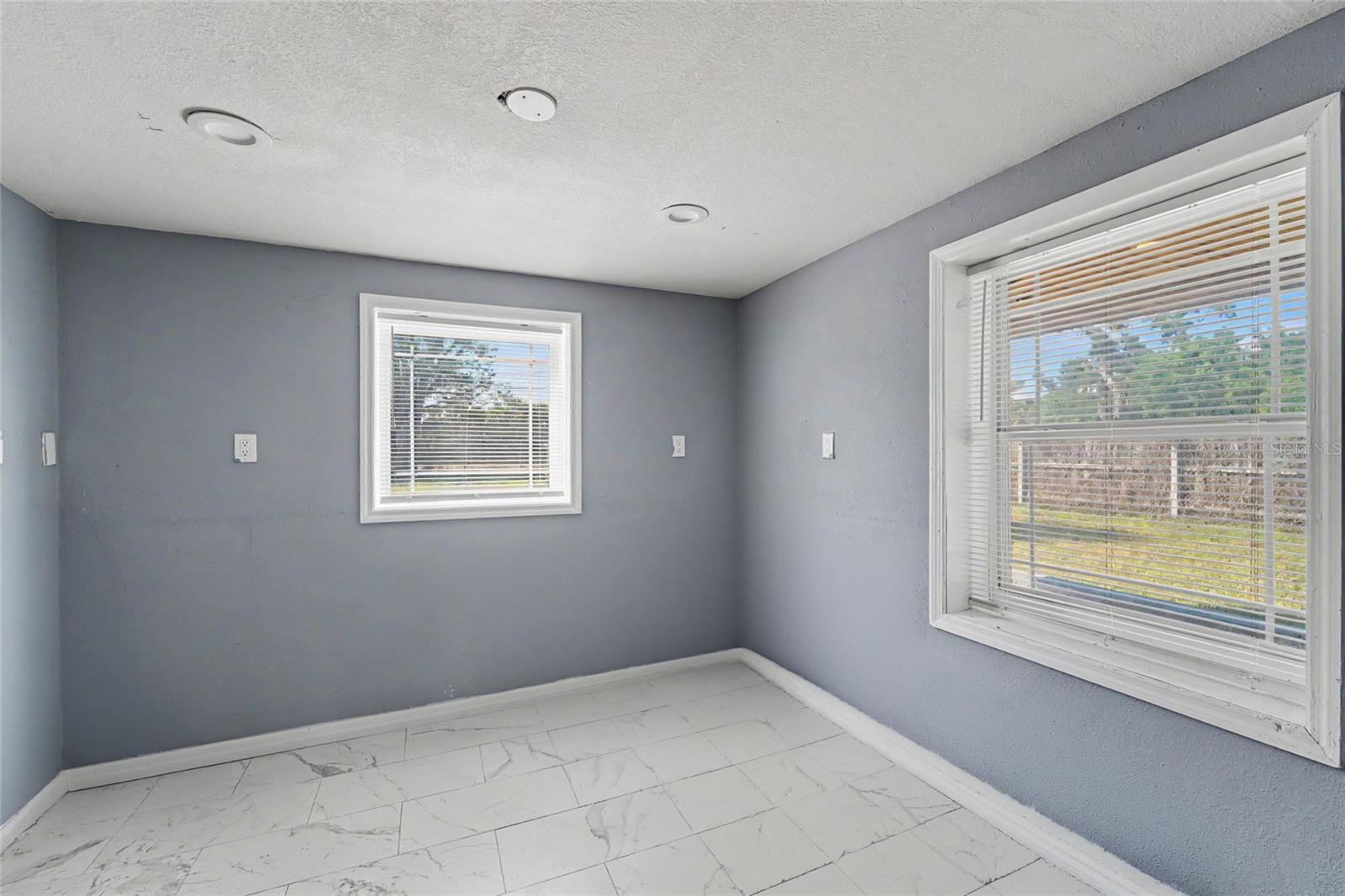 6706 SANDRA DR — photo 17