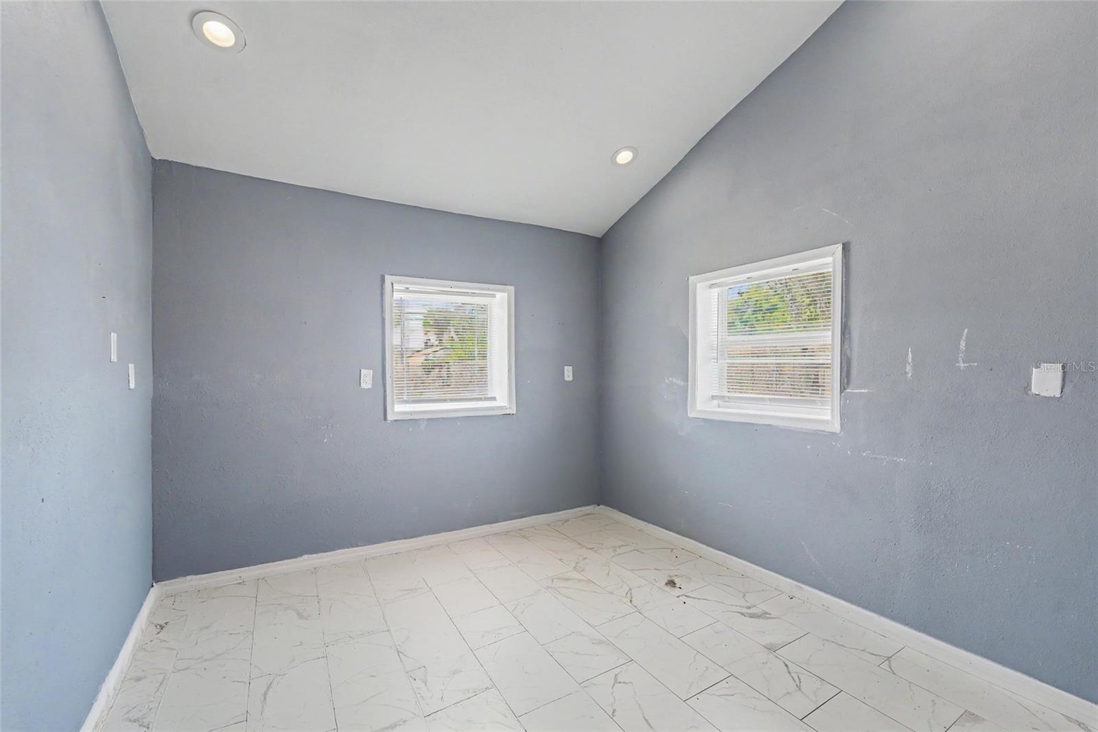 6706 SANDRA DR — photo 13