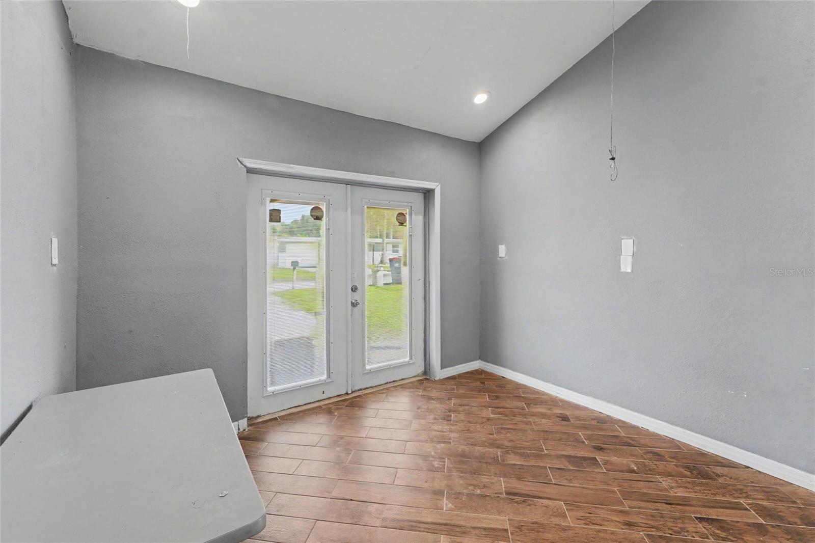 6706 SANDRA DR — photo 19