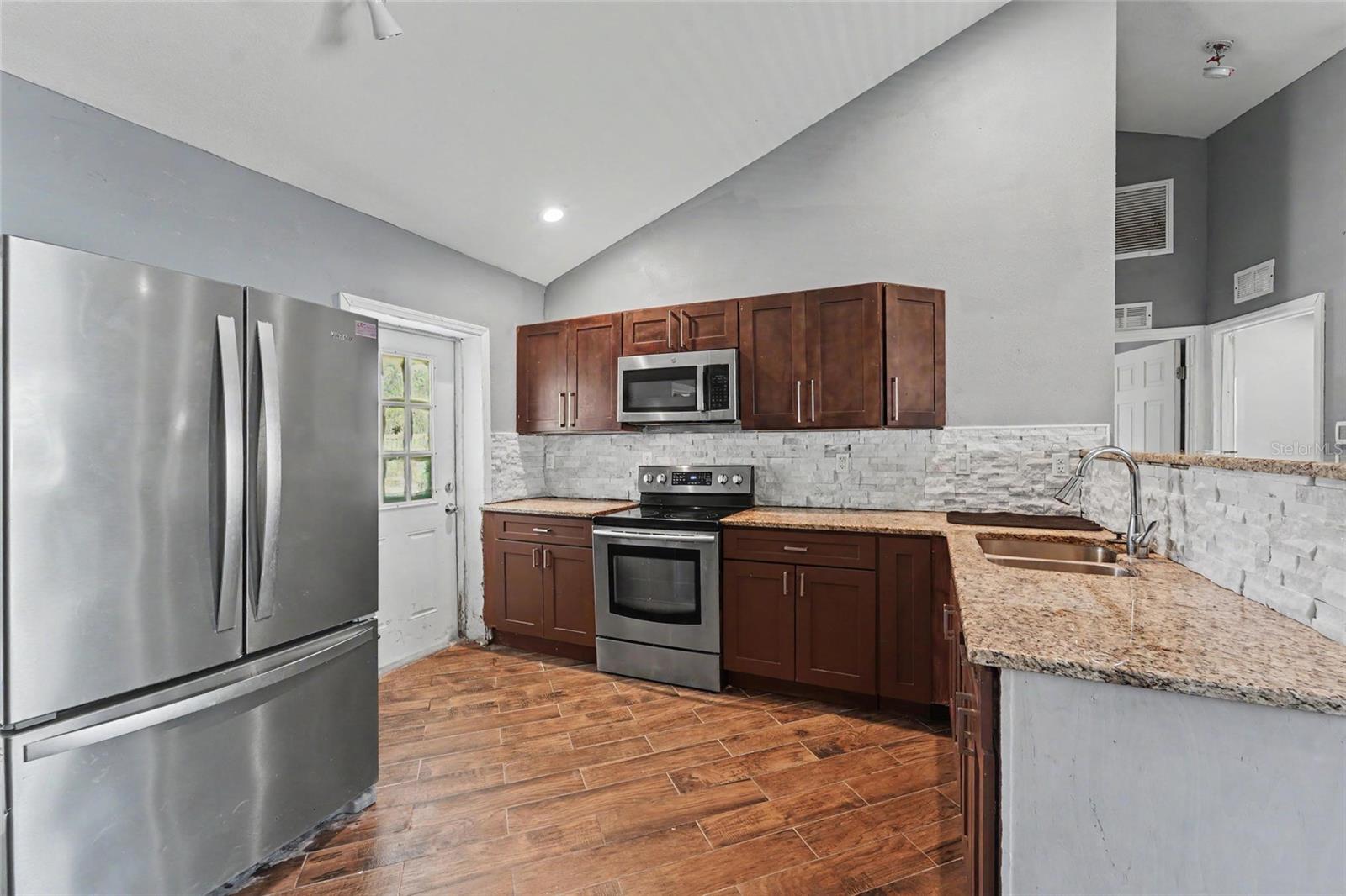 6706 SANDRA DR — photo 6