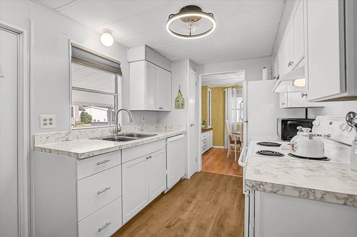 145 EDGEWOOD DR — photo 13
