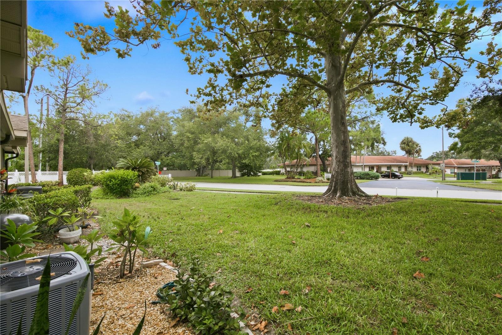 1104 TARRIDON CT — photo 27