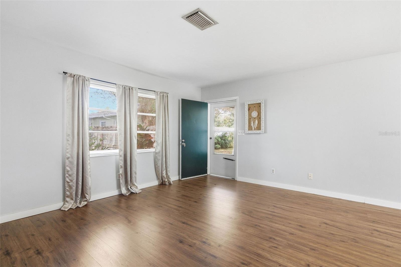 254 PLUMOSA DR — photo 11