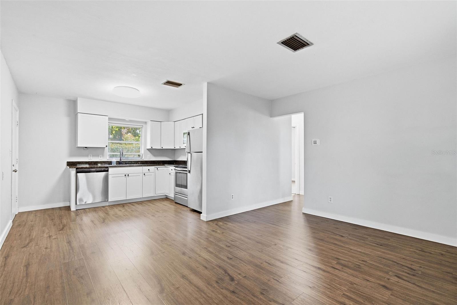 254 PLUMOSA DR — photo 12